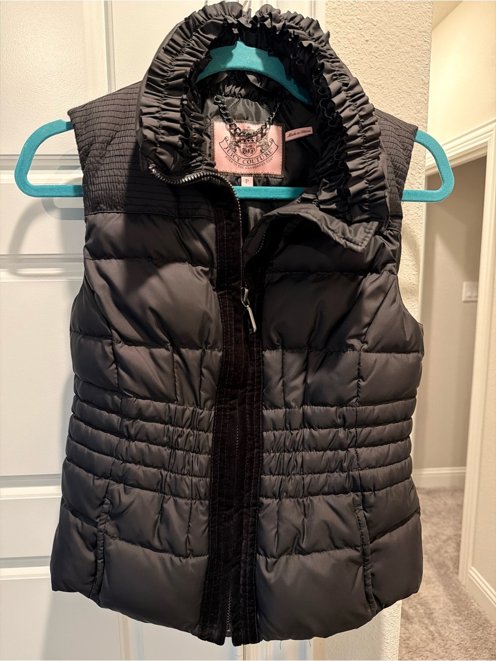 Juicy Couture Vintage Black Sleeveless Puffer Vest Ruffled Collar